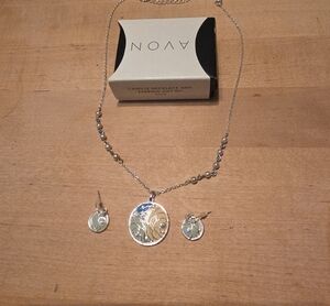 Avon Silver Floral Disc Necklace and Drop Earring Set